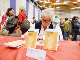 Roger-Michel dédicace son livre